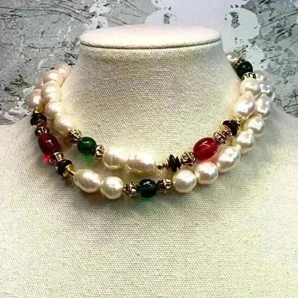 Vintage Faux Pearl Necklace with Green and Red Beads - Picture 3 of 4
